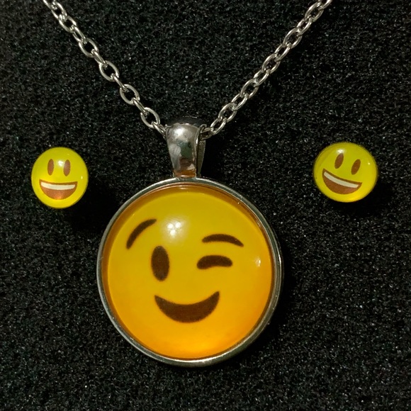 Smiley emoji jewelry set - Picture 1 of 2